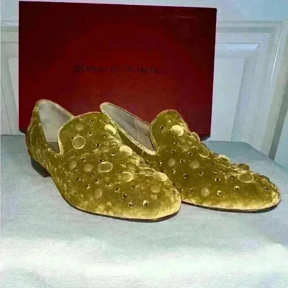 Donald J. Pliner Olive Velvet Women's Flats/Shoes Loafers 10M NEW - Picture 1 of 7